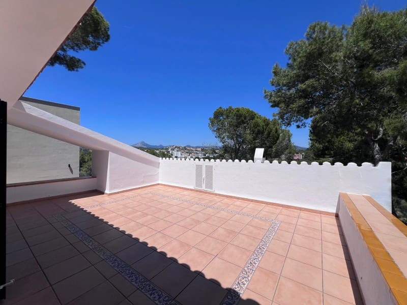 3 bedroom Apartment for rent in Santa Ponsa - € 2,000 (Ref: 9859882)