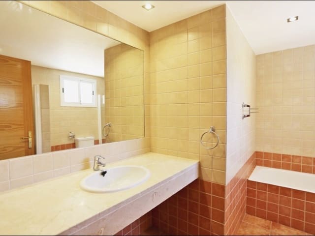 3 quarto Apartamento para arrendar em Santa Ponsa, Calvià com piscina garagem - 2 500 € (Ref: 9890073)
