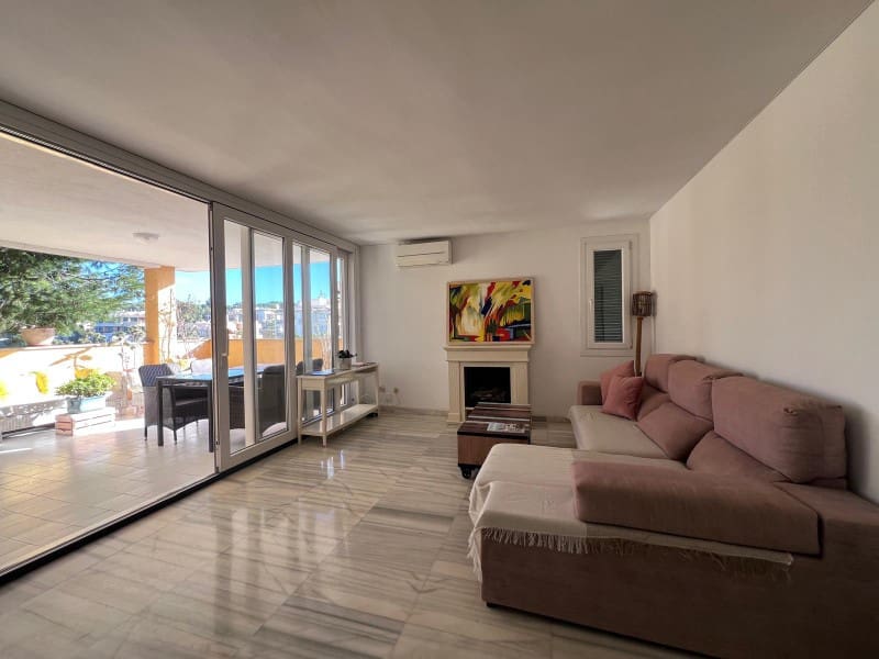 2 soveværelse Penthouse til leje i Santa Ponsa med swimmingpool - € 2.200 (Ref: 9912823)