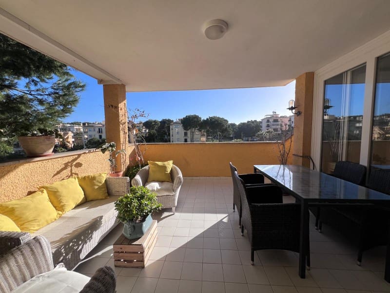 2 soveværelse Penthouse til leje i Santa Ponsa med swimmingpool - € 2.200 (Ref: 9912823)