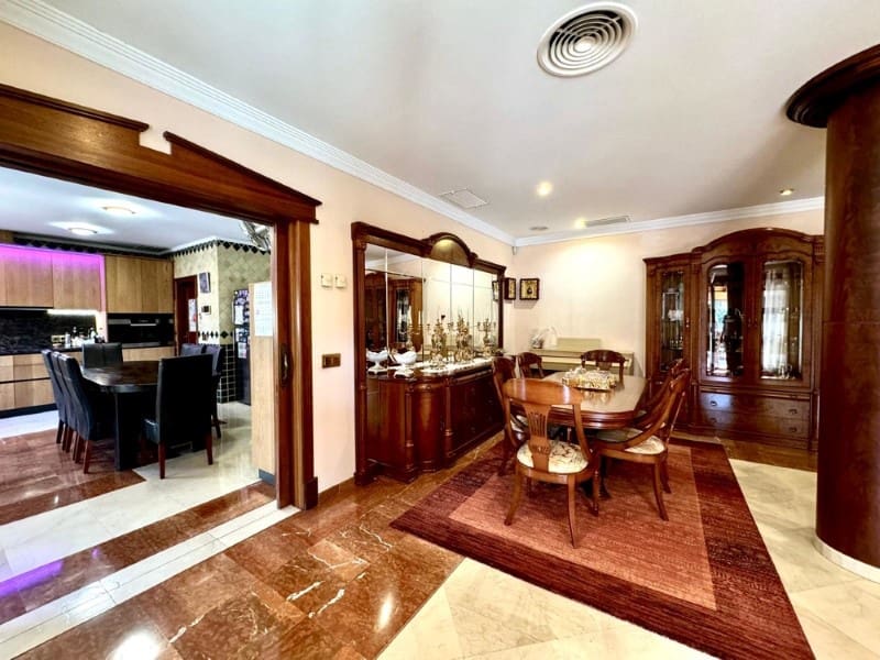 5 bedroom Villa for sale in El Toro / Port Adriano with pool garage - € 1,790,000 (Ref: 9937877)