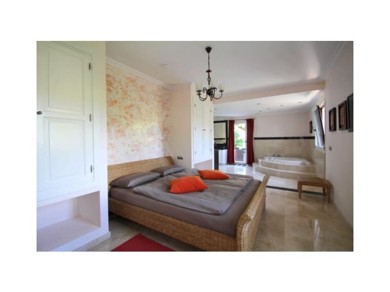 Chalet de 3 habitaciones en Costa de la Calma en venta con piscina - 2.100.000 € (Ref: 9945429)