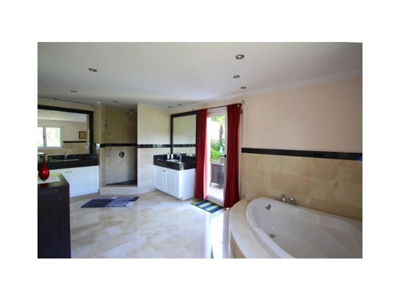 Chalet de 3 habitaciones en Costa de la Calma en venta con piscina - 2.100.000 € (Ref: 9945429)