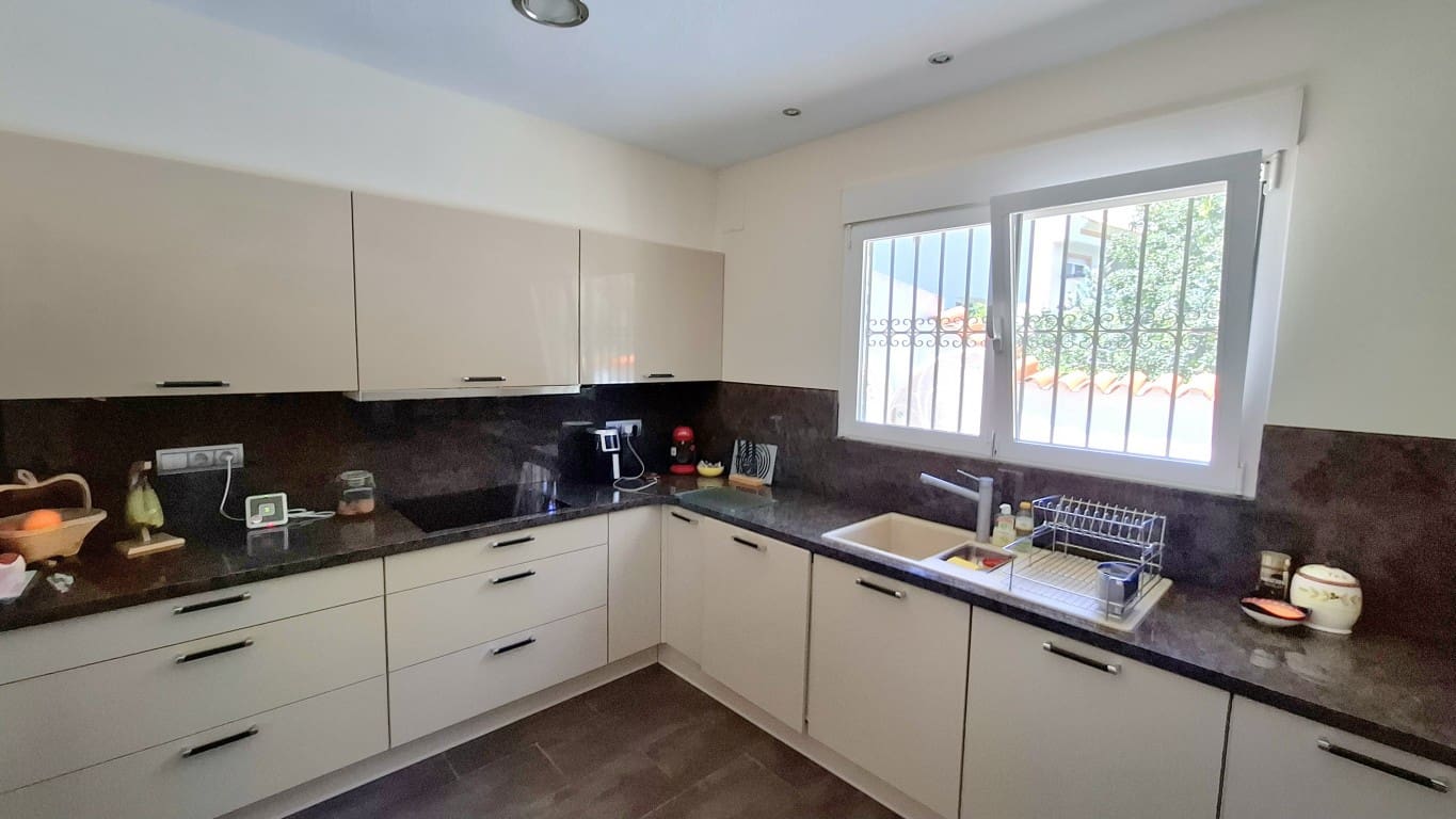 4 soverom Villa til salgs i La Nucia med svømmebasseng - € 650 000 (Ref: 10024649)