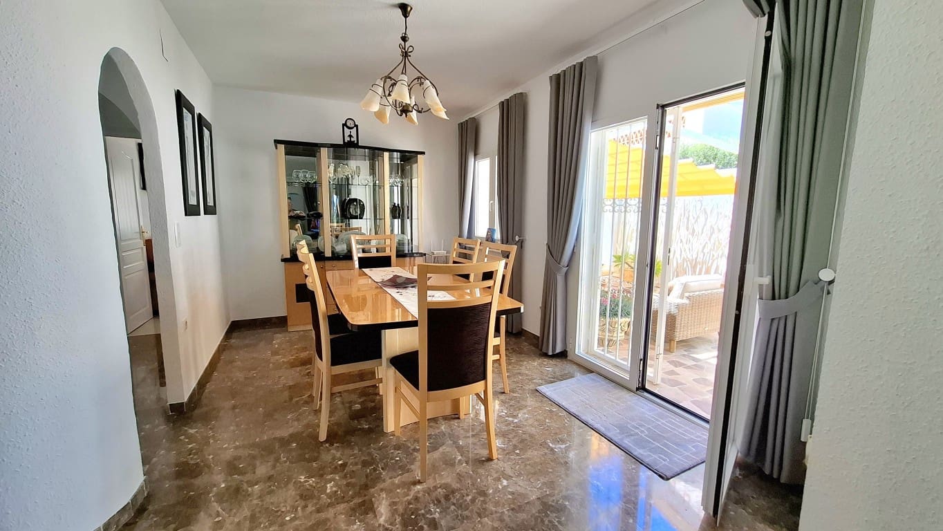 4 soverom Villa til salgs i La Nucia med svømmebasseng - € 650 000 (Ref: 10024649)