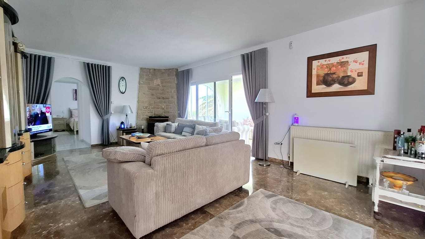 4 soverom Villa til salgs i La Nucia med svømmebasseng - € 650 000 (Ref: 10024649)