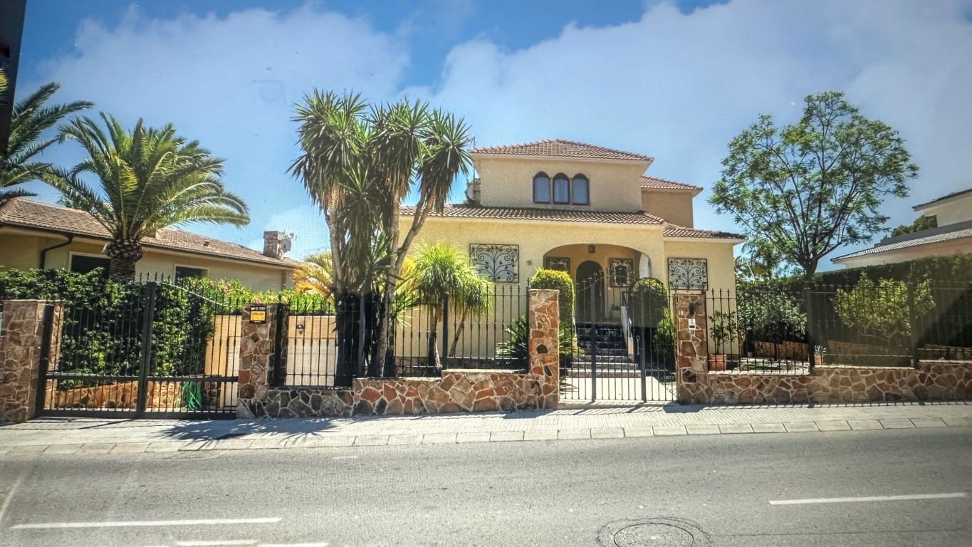 5 makuuhuone Huvila myytävänä paikassa Benidorm mukana uima-altaan - 895 000 € (Ref: 10024654)