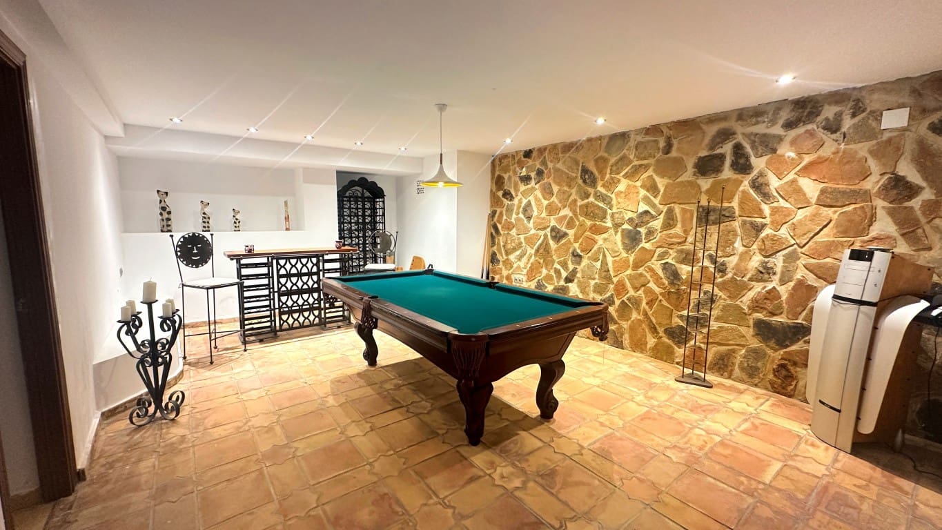 5 makuuhuone Huvila myytävänä paikassa Benidorm mukana uima-altaan - 895 000 € (Ref: 10024654)