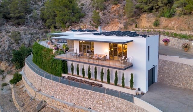 3 quarto Moradia para venda em Guadalest com piscina - 1 895 000 € (Ref: 10024655)