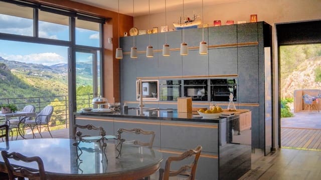3 quarto Moradia para venda em Guadalest com piscina - 1 895 000 € (Ref: 10024655)
