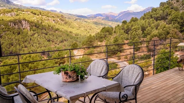 3 quarto Moradia para venda em Guadalest com piscina - 1 895 000 € (Ref: 10024655)