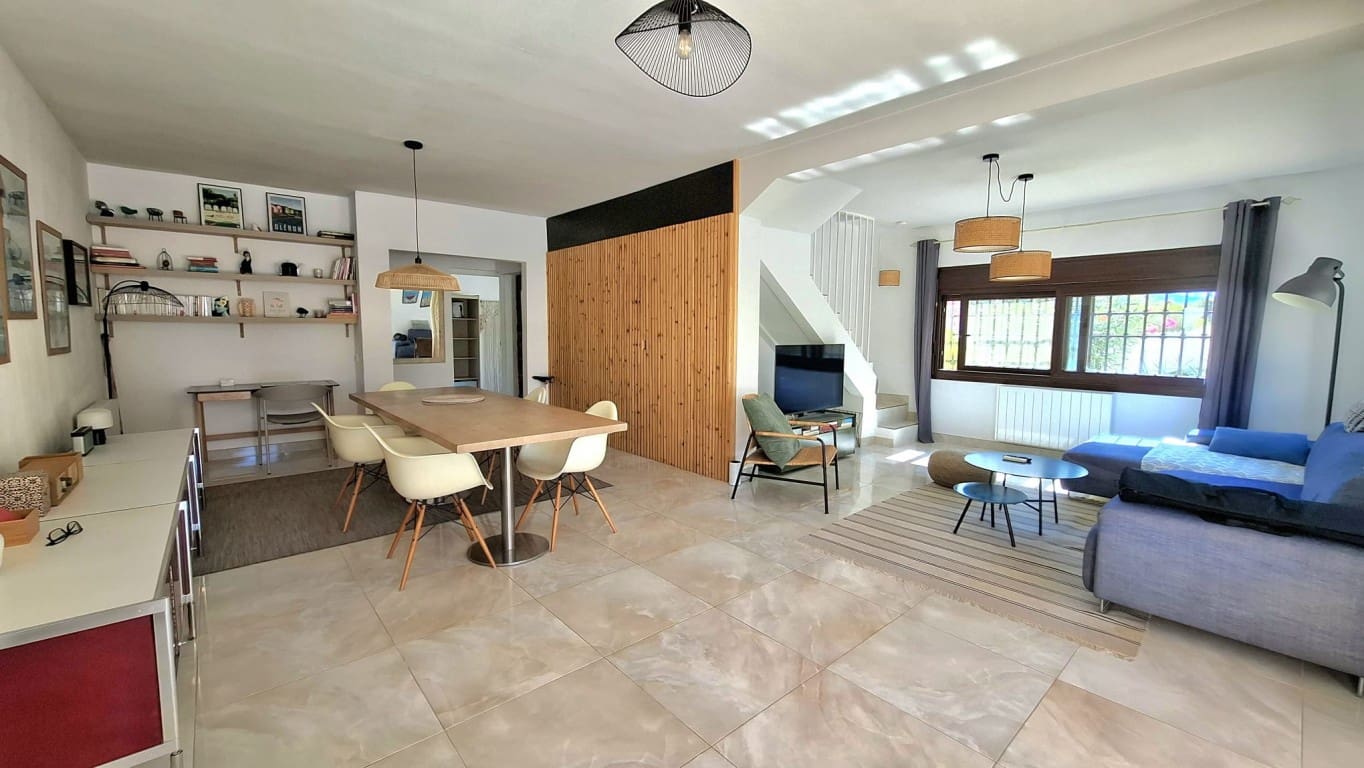 3 soveværelse Villa til salg i Alfaz del Pi / L'Alfas del Pi med swimmingpool - € 699.000 (Ref: 10079984)
