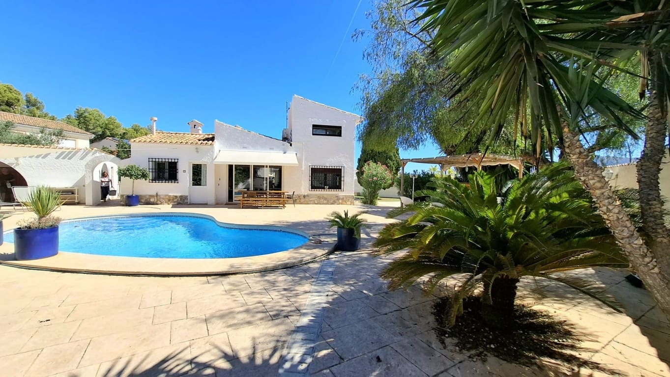3 soveværelse Villa til salg i Alfaz del Pi / L'Alfas del Pi med swimmingpool - € 699.000 (Ref: 10079984)