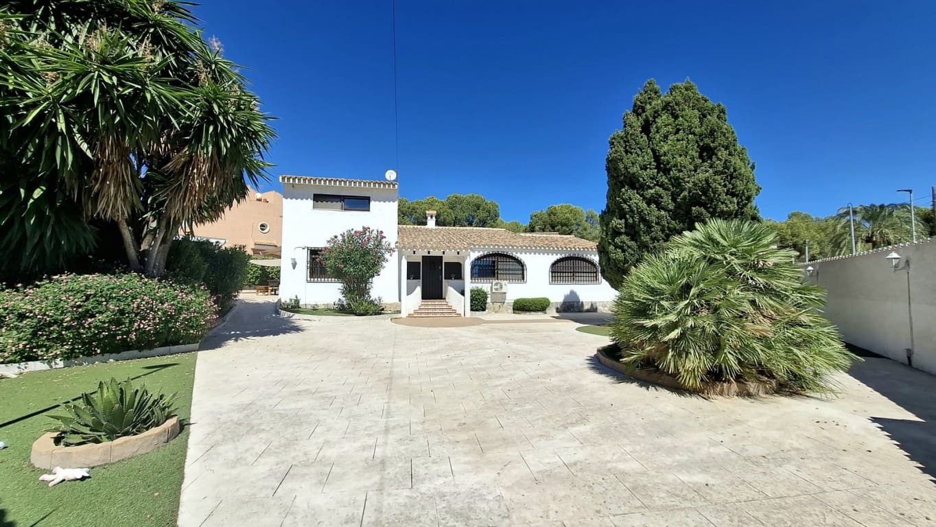 3 soveværelse Villa til salg i Alfaz del Pi / L'Alfas del Pi med swimmingpool - € 699.000 (Ref: 10079984)