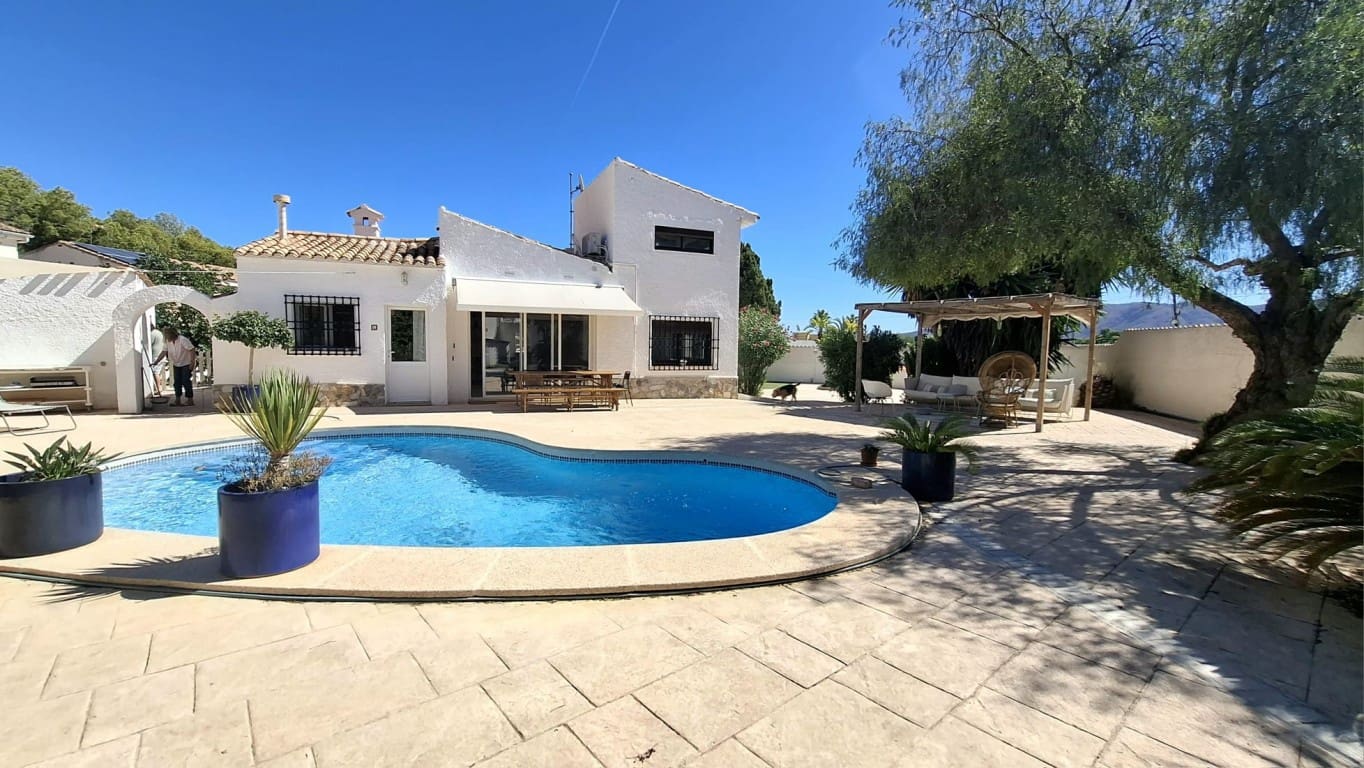 3 soveværelse Villa til salg i Alfaz del Pi / L'Alfas del Pi med swimmingpool - € 699.000 (Ref: 10079984)