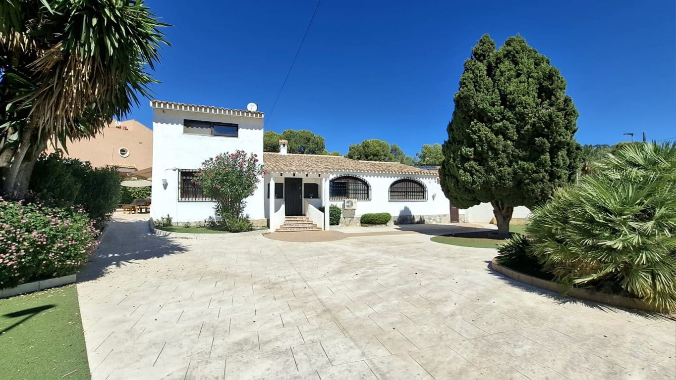 3 soveværelse Villa til salg i Alfaz del Pi / L'Alfas del Pi med swimmingpool - € 699.000 (Ref: 10079984)
