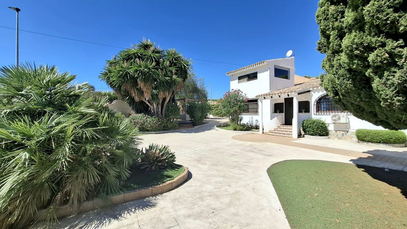 3 soveværelse Villa til salg i Alfaz del Pi / L'Alfas del Pi med swimmingpool - € 699.000 (Ref: 10079984)