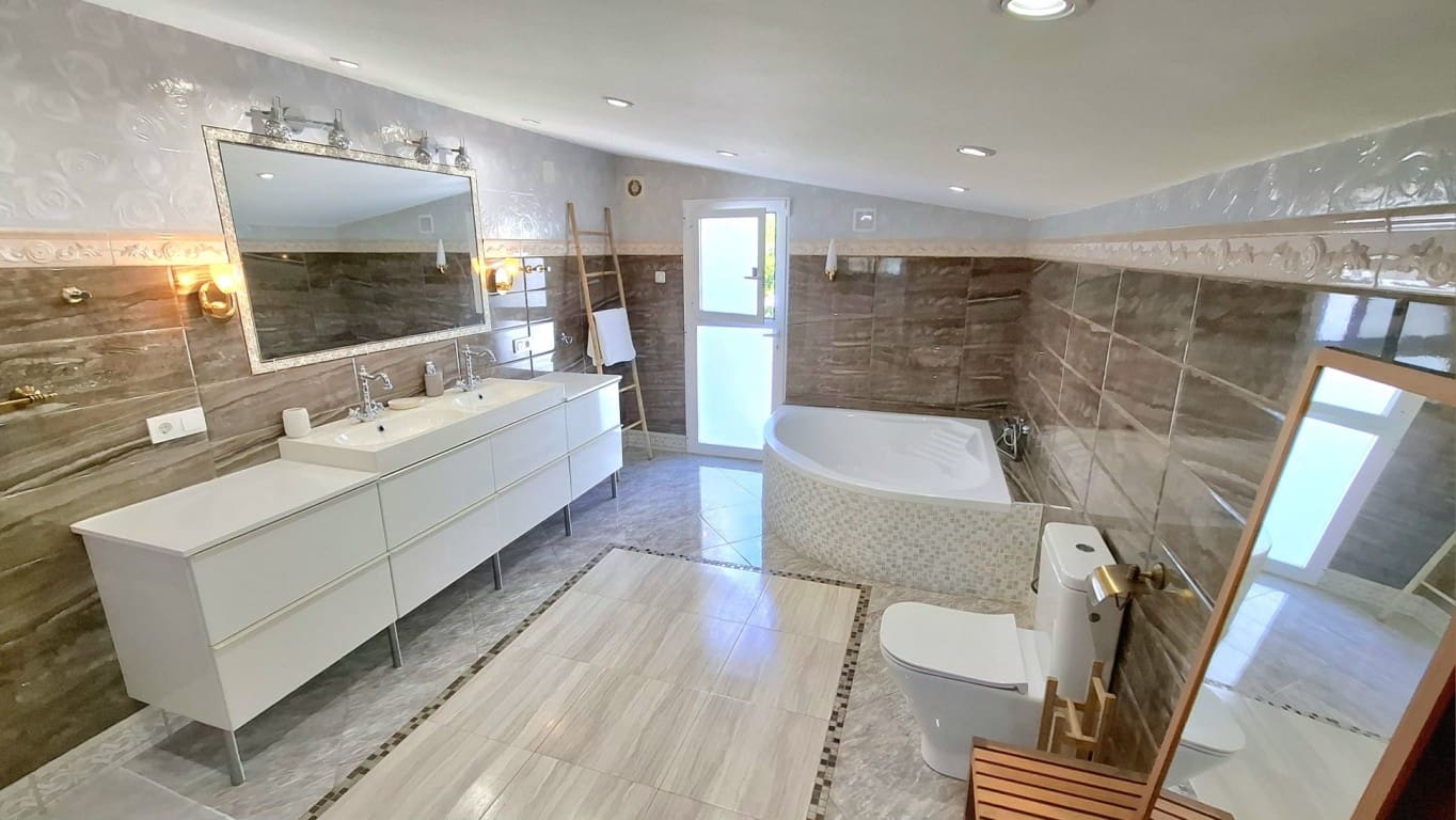 3 soveværelse Villa til salg i Alfaz del Pi / L'Alfas del Pi med swimmingpool - € 699.000 (Ref: 10079984)