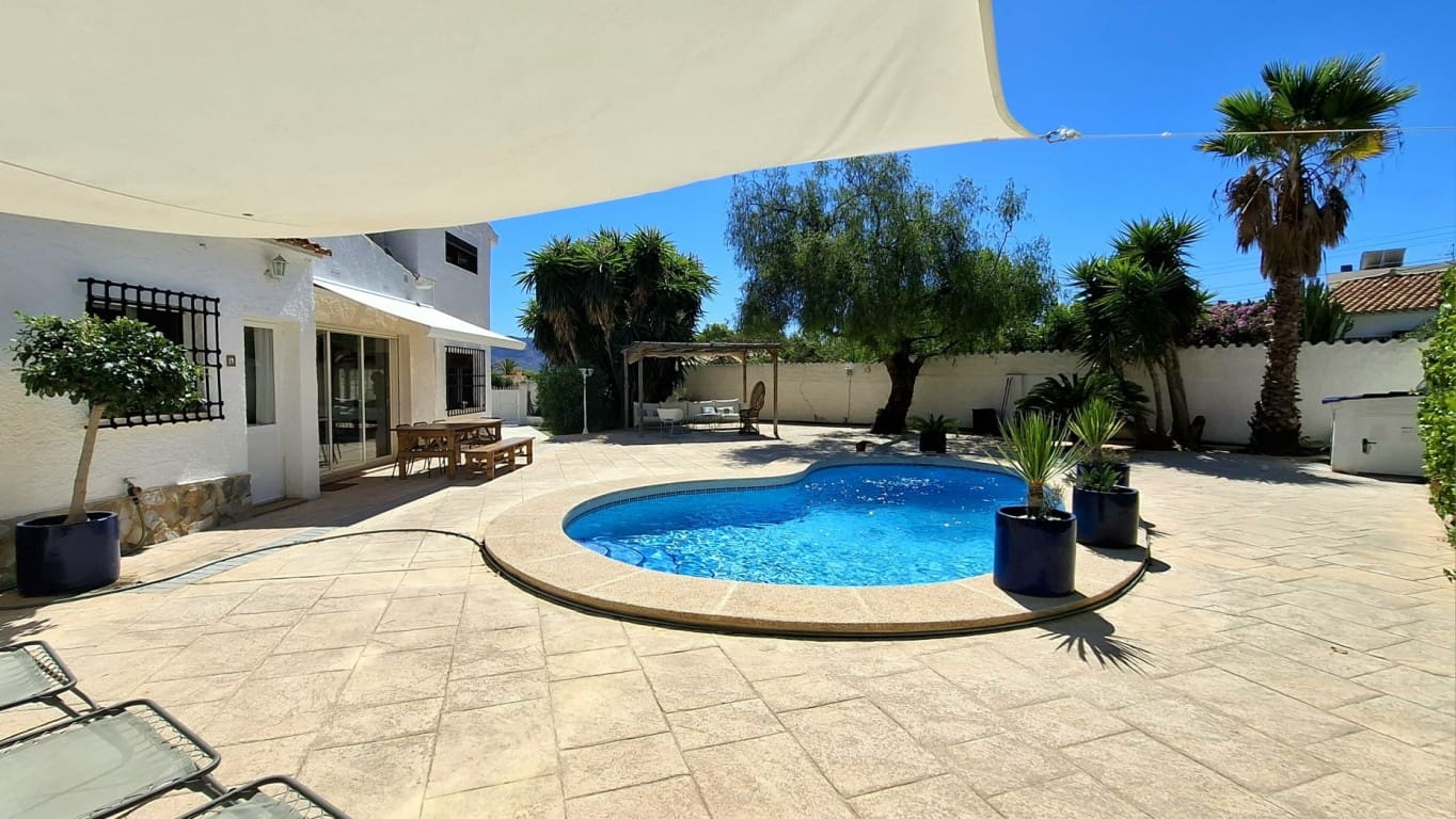 3 soveværelse Villa til salg i Alfaz del Pi / L'Alfas del Pi med swimmingpool - € 699.000 (Ref: 10079984)