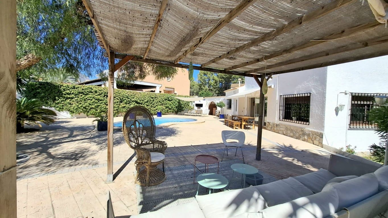 3 soveværelse Villa til salg i Alfaz del Pi / L'Alfas del Pi med swimmingpool - € 699.000 (Ref: 10079984)
