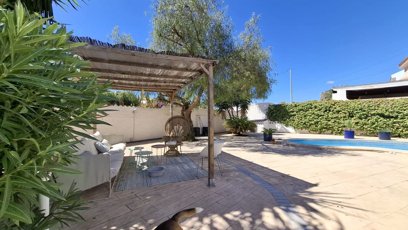 3 soveværelse Villa til salg i Alfaz del Pi / L'Alfas del Pi med swimmingpool - € 699.000 (Ref: 10079984)