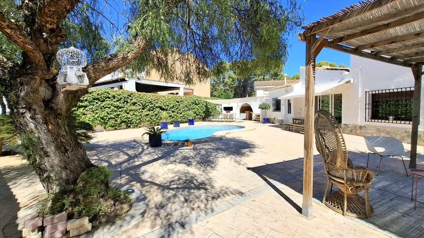 3 soveværelse Villa til salg i Alfaz del Pi / L'Alfas del Pi med swimmingpool - € 699.000 (Ref: 10079984)