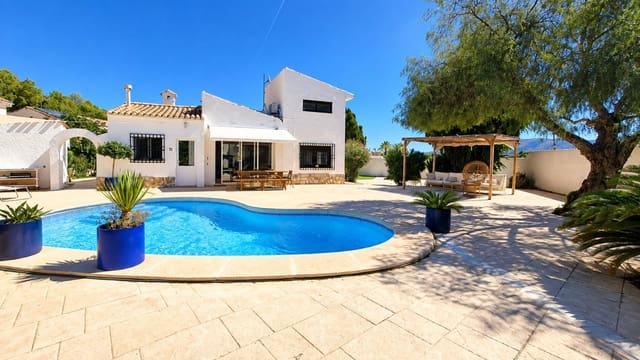 3 slaapkamer Villa te koop in Pueblo - Urbanizaciones, Alfaz del Pi / L'Alfàs del Pi met zwembad - € 699.000 (Ref: 10079984)