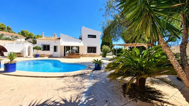 3 slaapkamer Villa te koop in Pueblo - Urbanizaciones, Alfaz del Pi / L'Alfàs del Pi met zwembad - € 699.000 (Ref: 10079984)