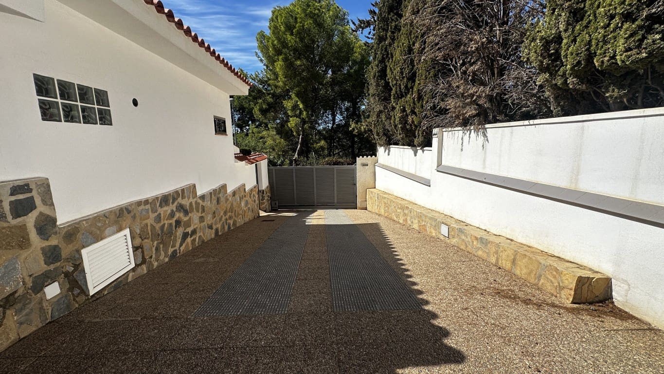 4 sovrum Villa till salu i La Nucia med pool garage - 835 000 € (Ref: 10118174)