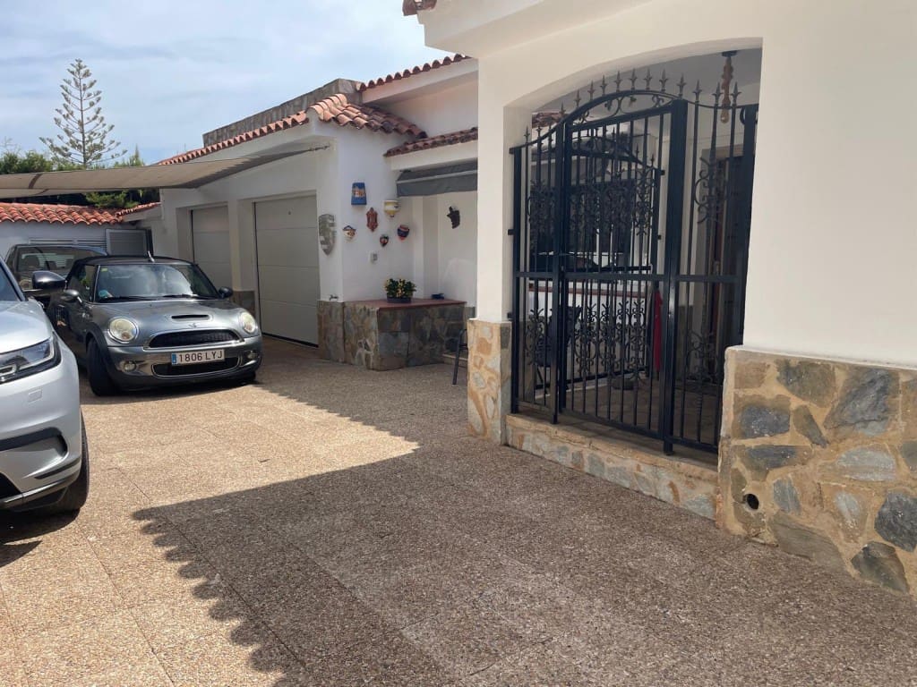 4 sovrum Villa till salu i La Nucia med pool garage - 835 000 € (Ref: 10118174)