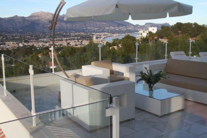 6 quarto Moradia para venda em Albir com piscina - 2 950 000 € (Ref: 1940506)