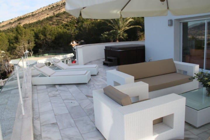 6 quarto Moradia para venda em Albir com piscina - 2 950 000 € (Ref: 1940506)