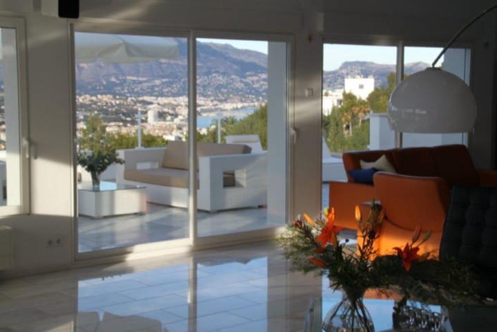 6 quarto Moradia para venda em Albir com piscina - 2 950 000 € (Ref: 1940506)