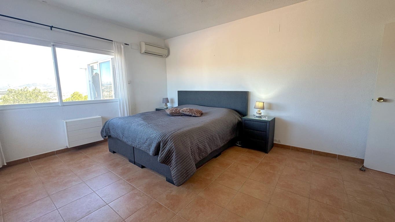 6 bedroom Villa for sale in Albir with pool - € 2,950,000 (Ref: 1940506)