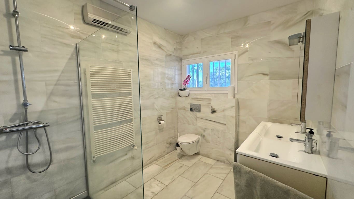 6 bedroom Villa for sale in Albir with pool - € 2,950,000 (Ref: 1940506)