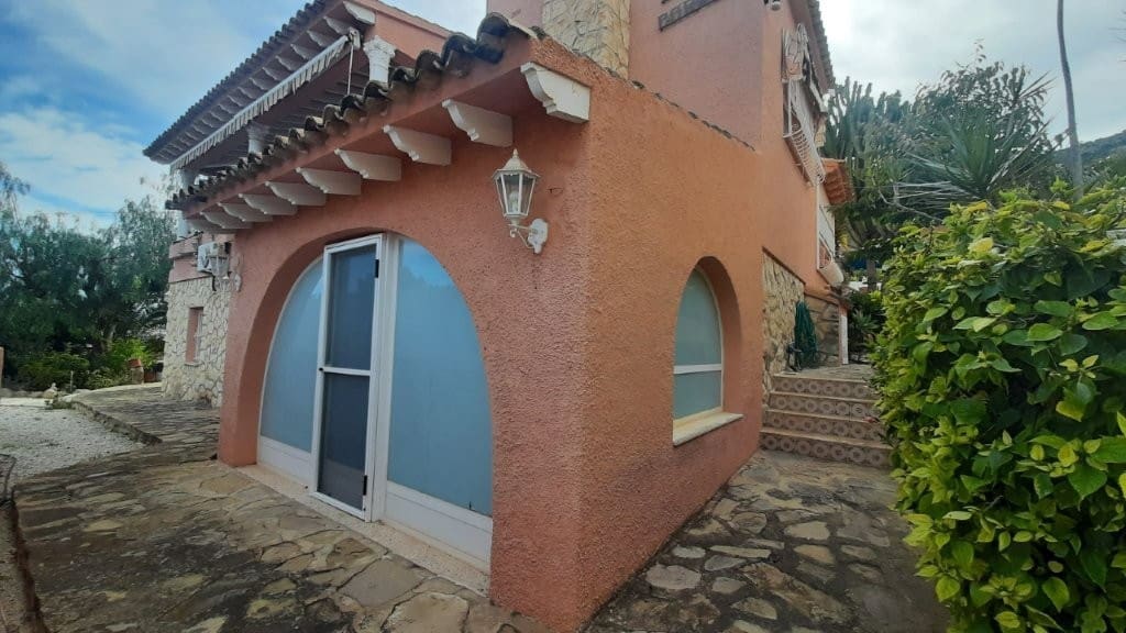 4 bedroom Villa for sale in Albir with pool - € 649,000 (Ref: 3144731)