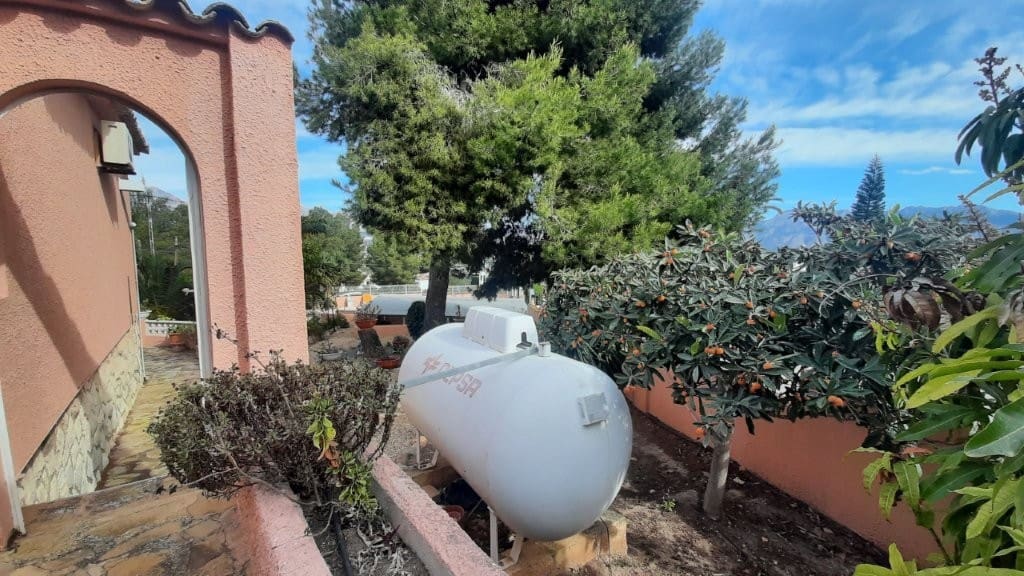 4 bedroom Villa for sale in Albir with pool - € 649,000 (Ref: 3144731)