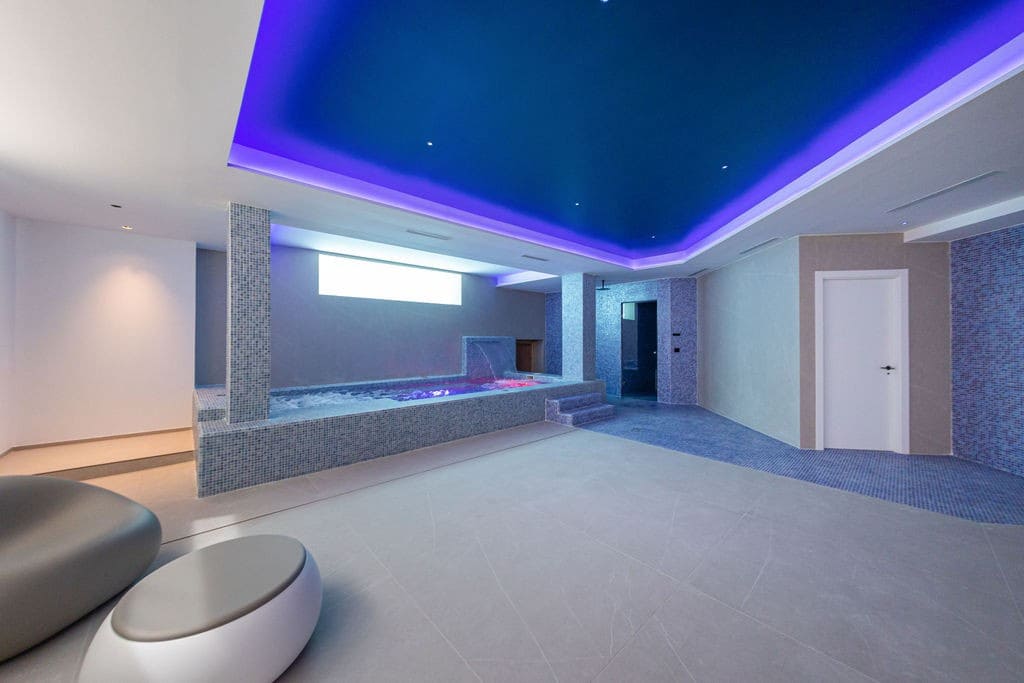 4 bedroom Villa for sale in Benidorm with pool - € 2,825,000 (Ref: 5071706)