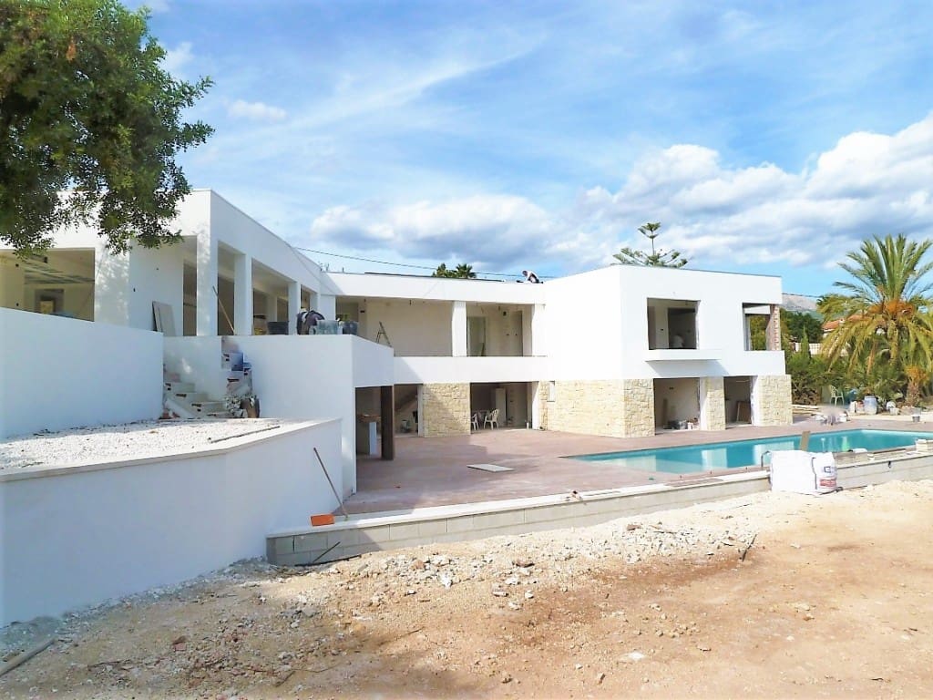 5 bedroom Villa for sale in Altea with pool - € 2,250,000 (Ref: 5669421)
