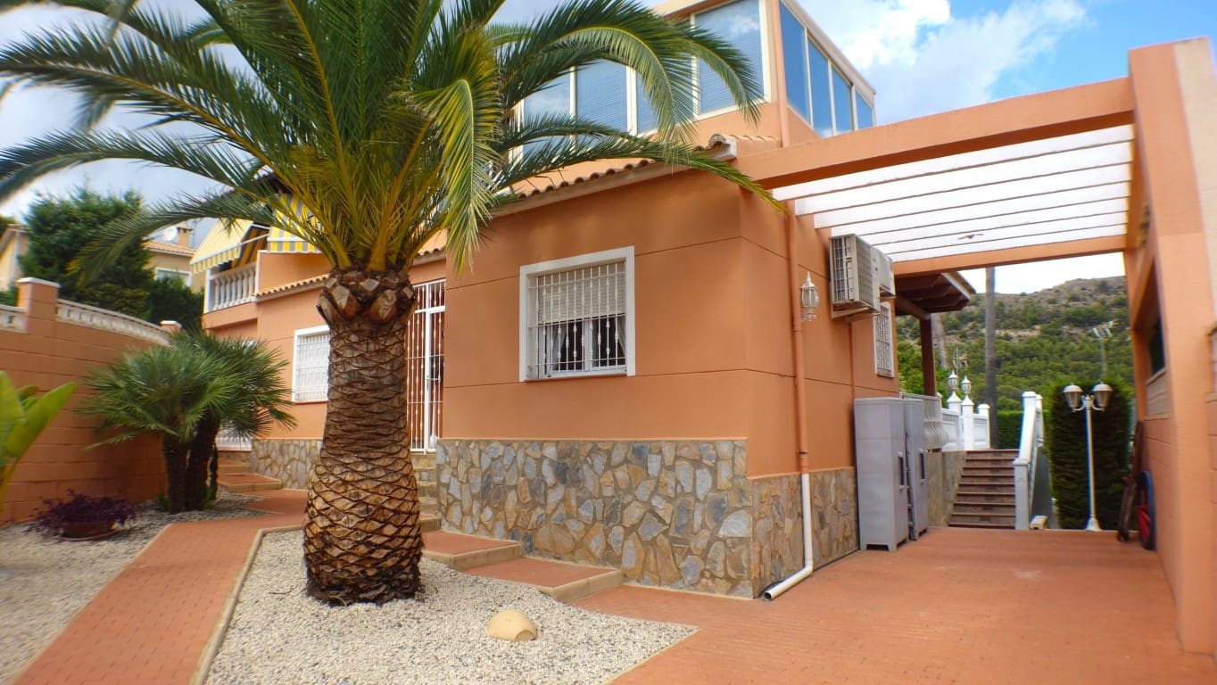 2 slaapkamer Villa te koop in La Nucia met zwembad - € 679.000 (Ref: 6322914)