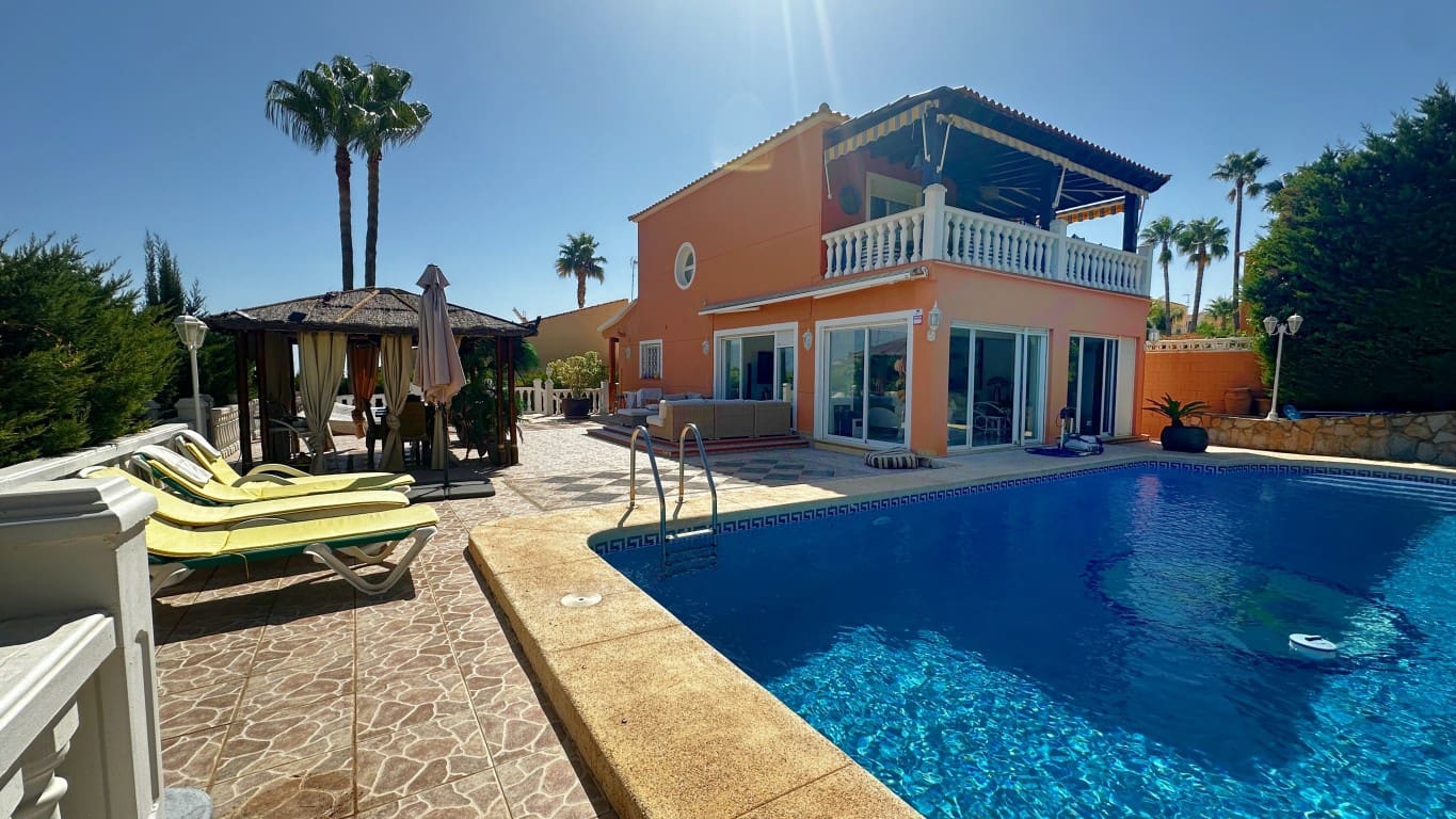 2 slaapkamer Villa te koop in La Nucia met zwembad - € 679.000 (Ref: 6322914)