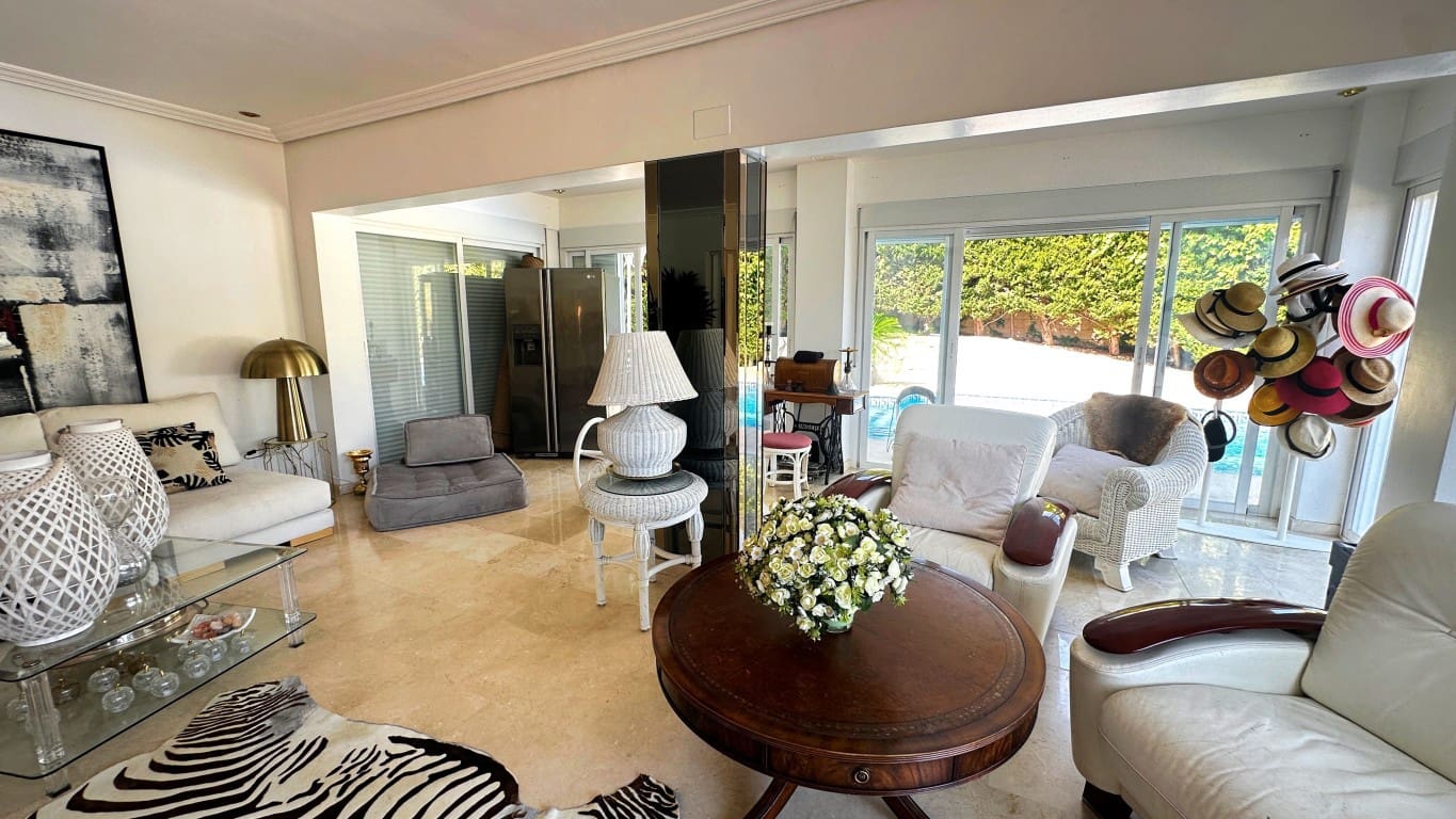 2 slaapkamer Villa te koop in La Nucia met zwembad - € 679.000 (Ref: 6322914)