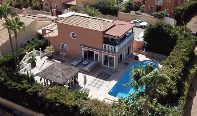 2 sovrum Villa till salu i La Nucia med pool - 679 000 € (Ref: 6322914)
