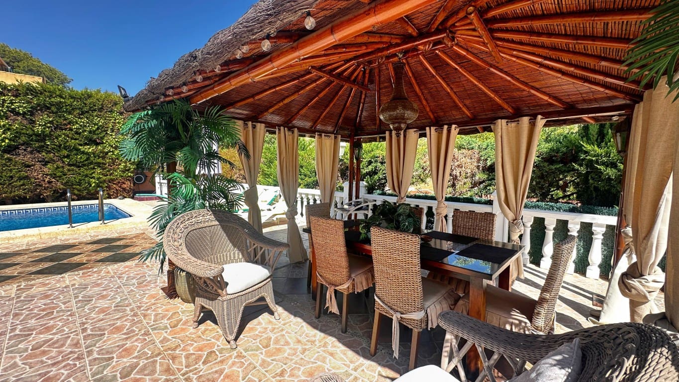 2 slaapkamer Villa te koop in La Nucia met zwembad - € 679.000 (Ref: 6322914)