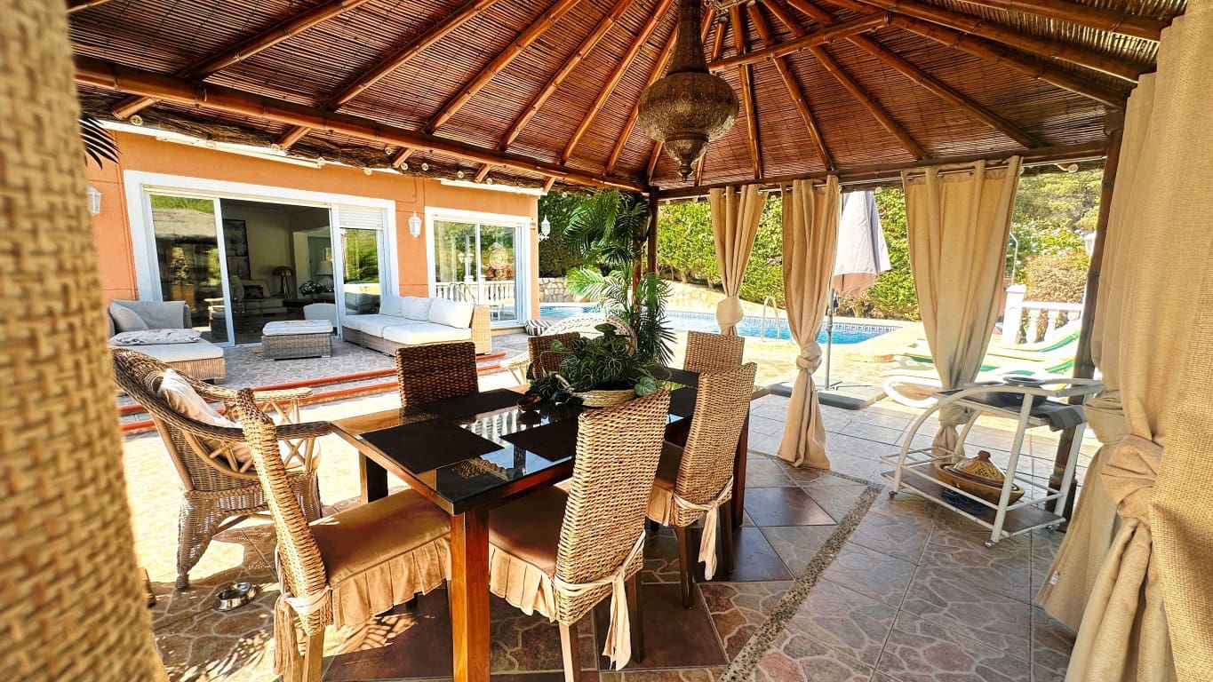 2 slaapkamer Villa te koop in La Nucia met zwembad - € 679.000 (Ref: 6322914)