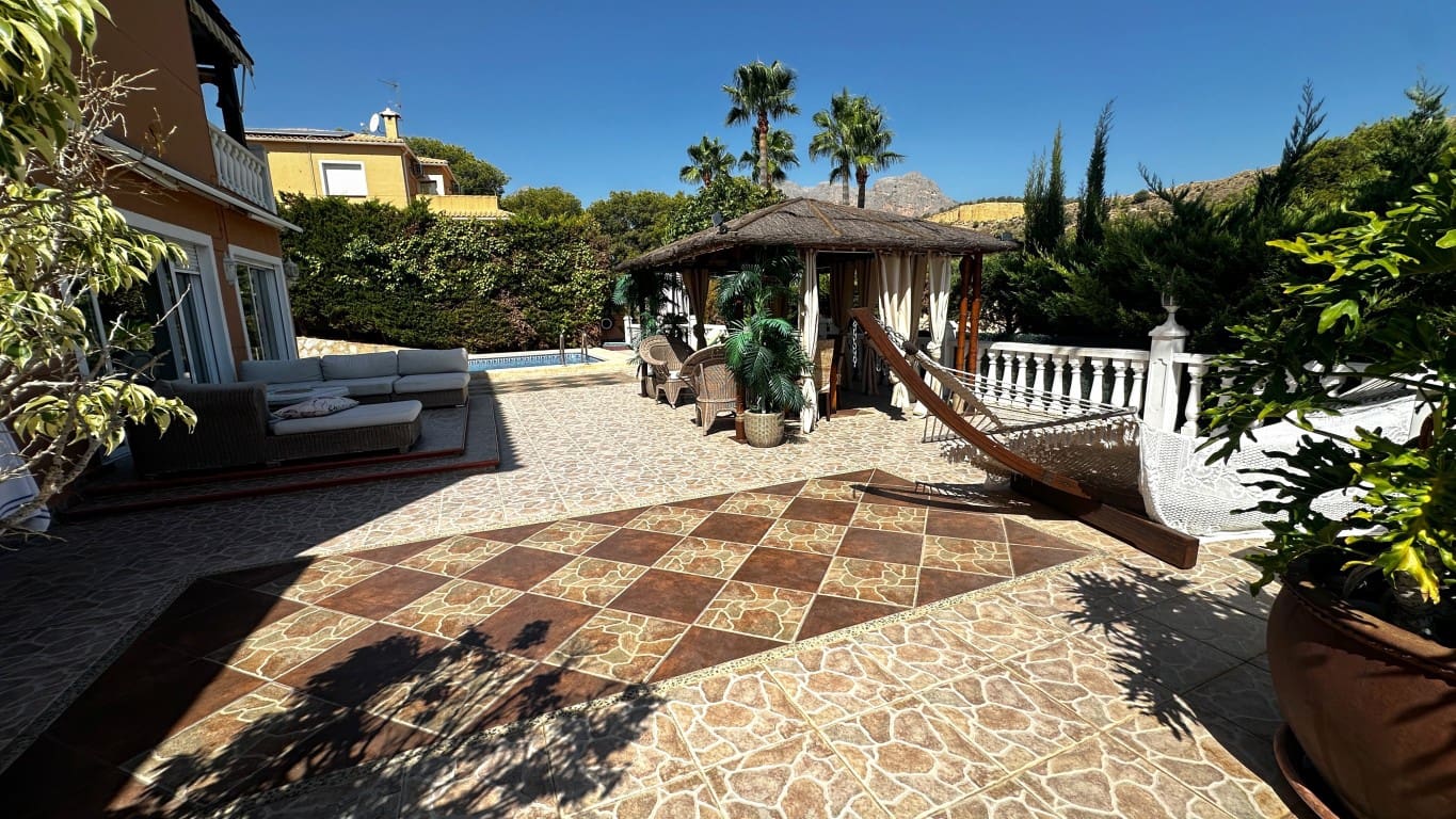 2 slaapkamer Villa te koop in La Nucia met zwembad - € 679.000 (Ref: 6322914)