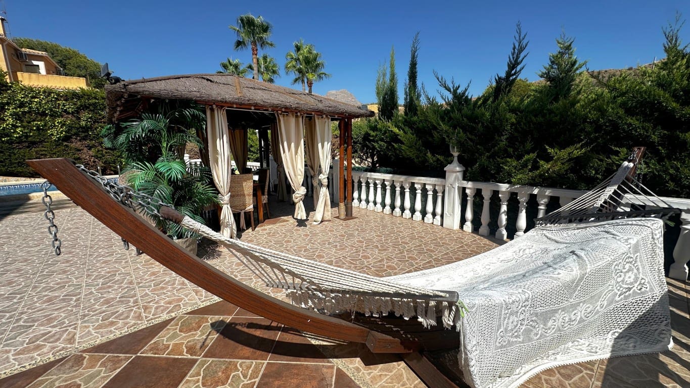 2 slaapkamer Villa te koop in La Nucia met zwembad - € 679.000 (Ref: 6322914)