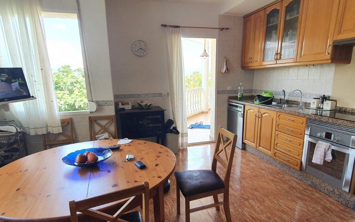 5 bedroom Villa for sale in Alfaz del Pi / L'Alfas del Pi with pool - € 550,000 (Ref: 7301243)