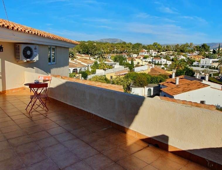 5 bedroom Villa for sale in Alfaz del Pi / L'Alfas del Pi with pool - € 550,000 (Ref: 7301243)
