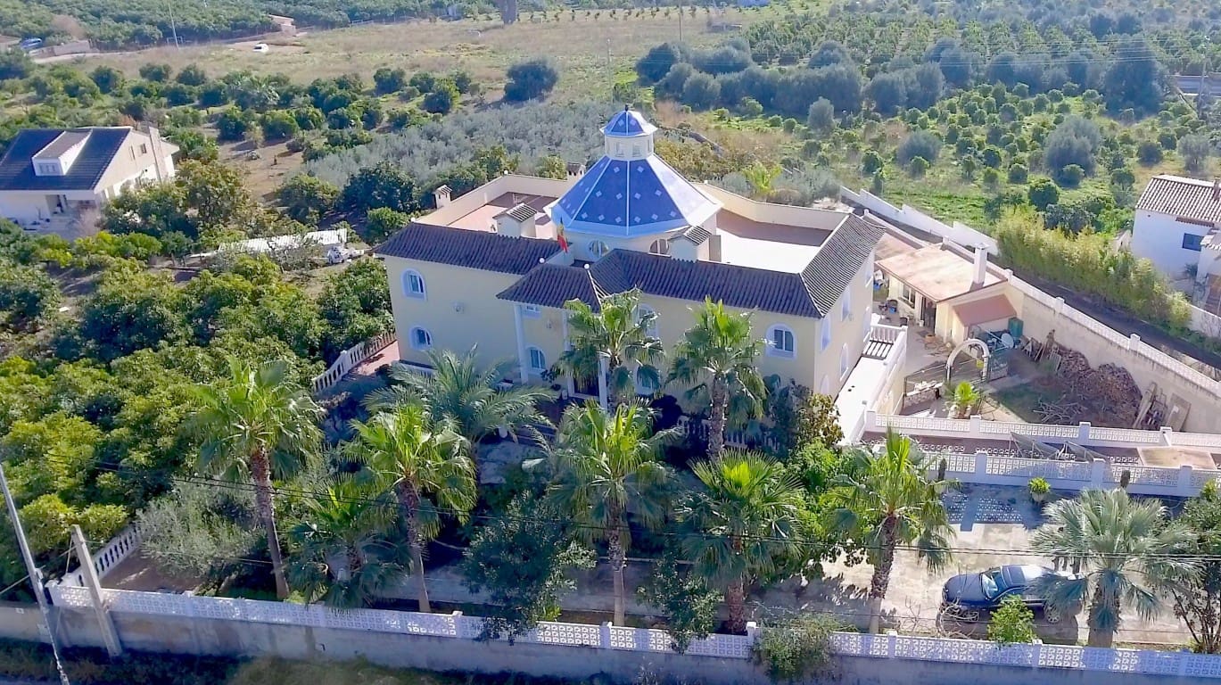 8 bedroom Villa for sale in Altea with pool - € 4,200,000 (Ref: 7393470)